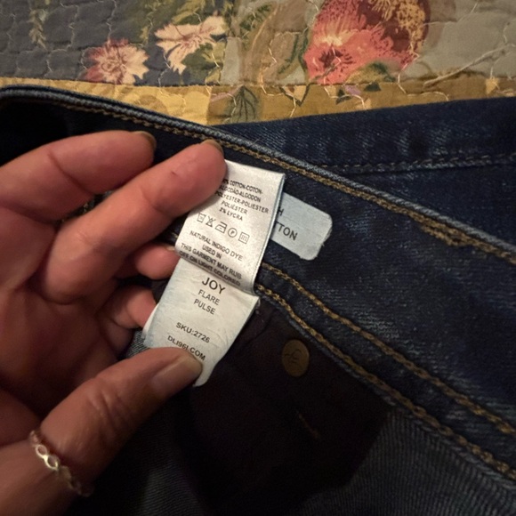 DL1961 Joy Flare Pulse Women's Jeans 32 EUC - Picture 4 of 8